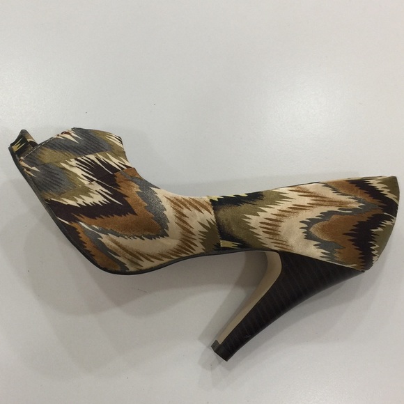 Host Pick✨Madden Girl Fabric Heels - Picture 6 of 6